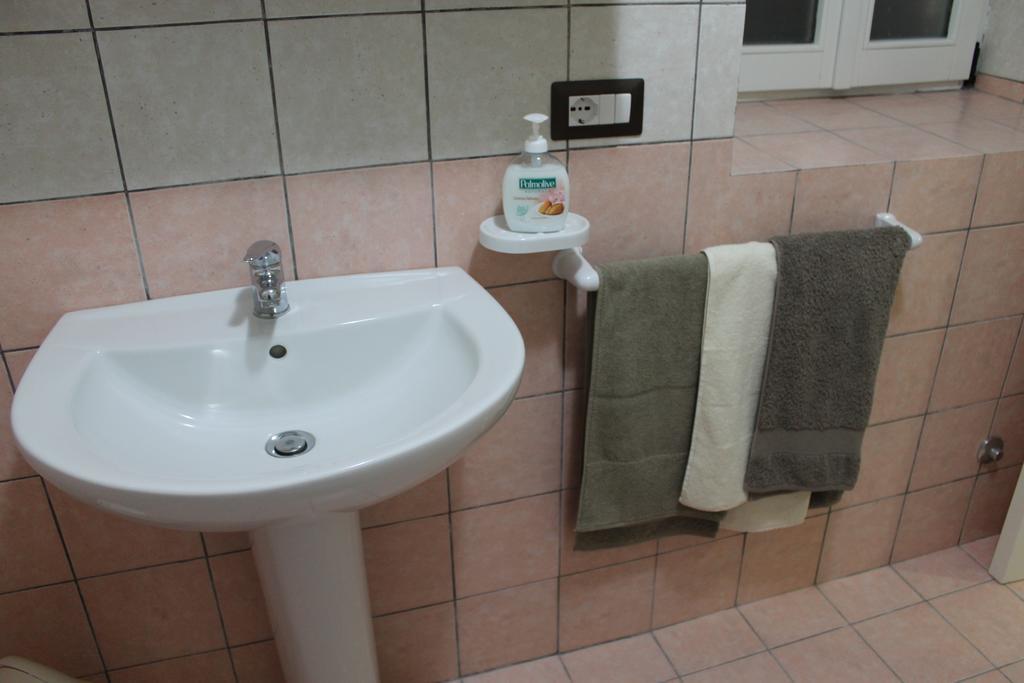 B&B Il Poggetto Serra SantʼAbbondio Quarto foto