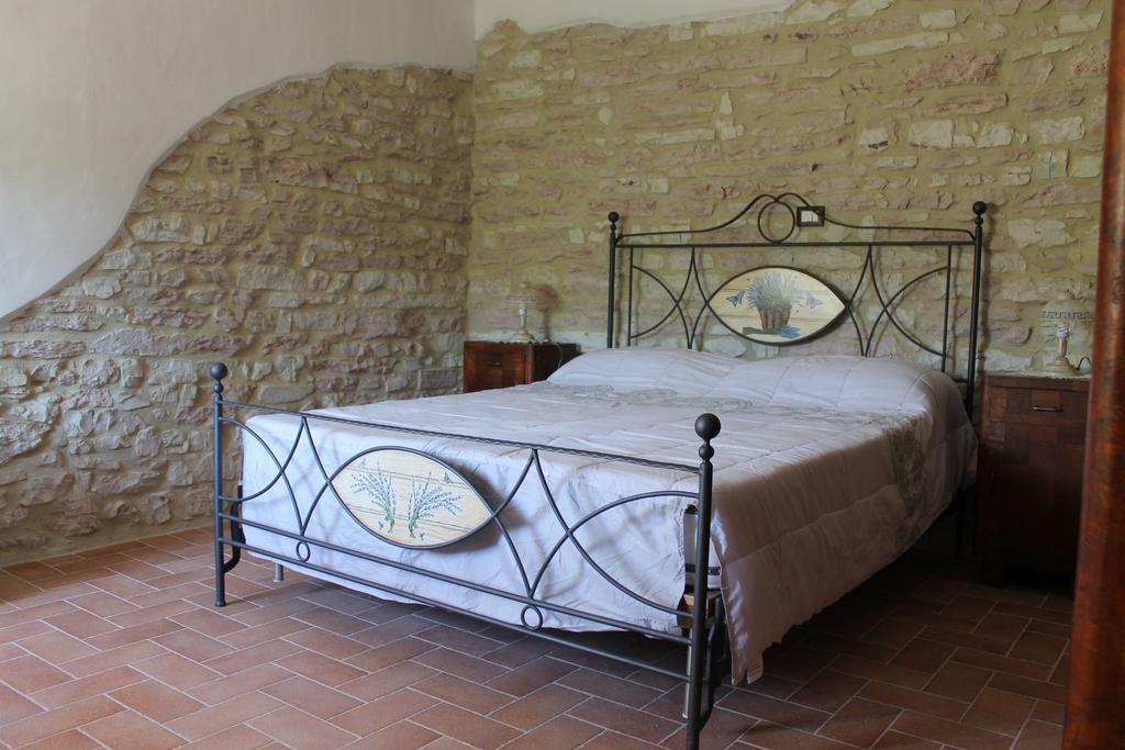 B&B Il Poggetto Serra SantʼAbbondio Quarto foto