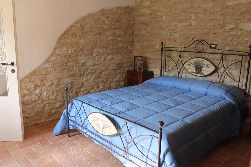 B&B Il Poggetto Serra SantʼAbbondio Quarto foto